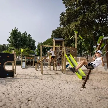 Campingplatz Mobil-home Avec Terrasse A - Api-1-52-917 Saint-Hilaire-de-Riez