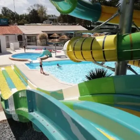 Camping Mobil-home Avec Terrasse A - Api-1-52-917 Saint-Hilaire-de-Riez